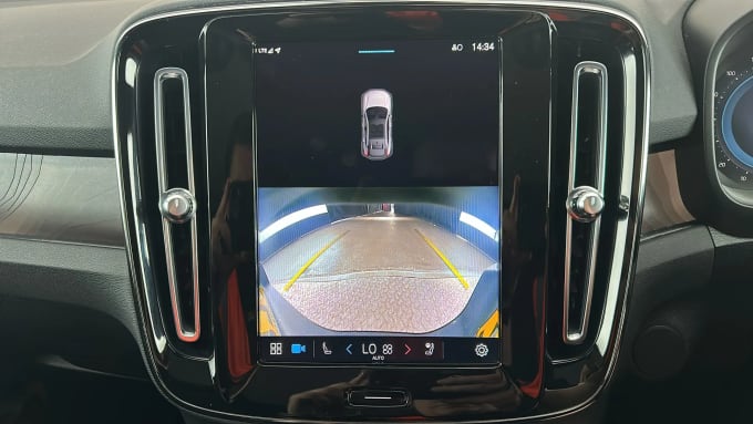 2022 Volvo C40