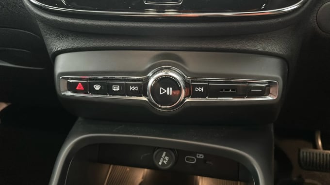 2022 Volvo C40
