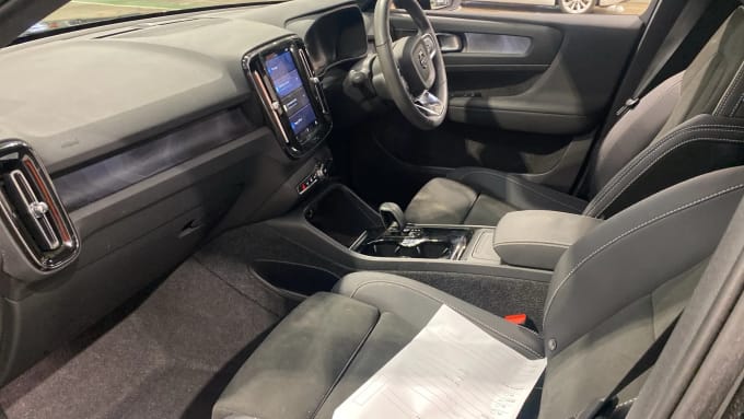 2022 Volvo C40