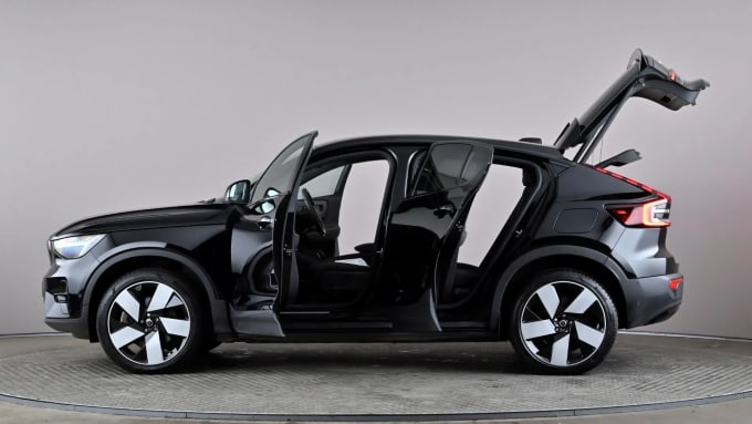 2022 Volvo C40