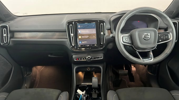 2022 Volvo C40