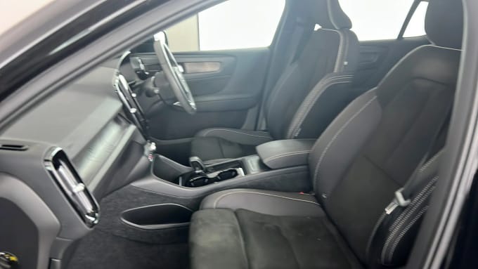 2022 Volvo C40