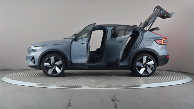 2022 Volvo C40