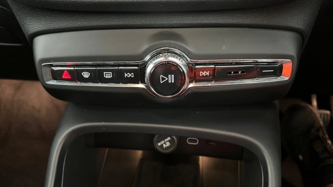 2022 Volvo C40