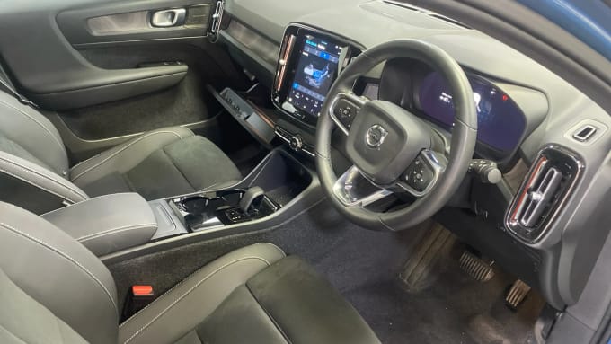 2022 Volvo C40