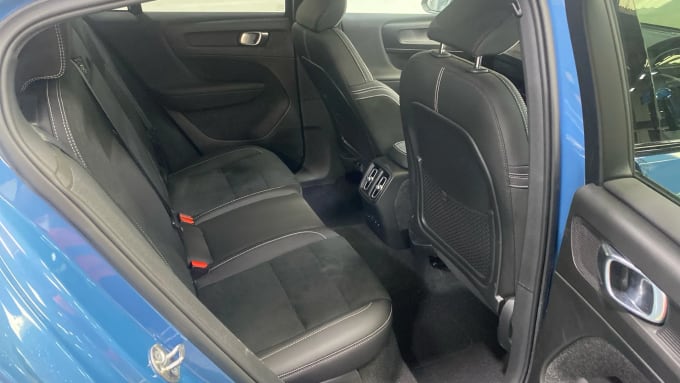 2022 Volvo C40