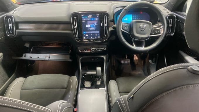 2022 Volvo C40