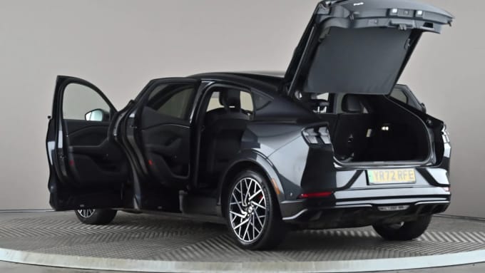 2022 Ford Mustang Mach-e