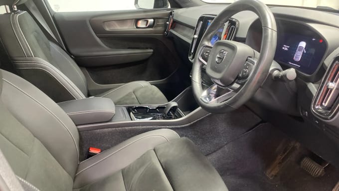 2022 Volvo C40