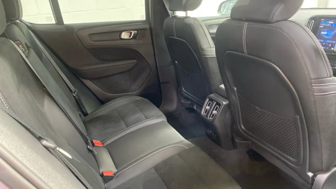 2022 Volvo C40