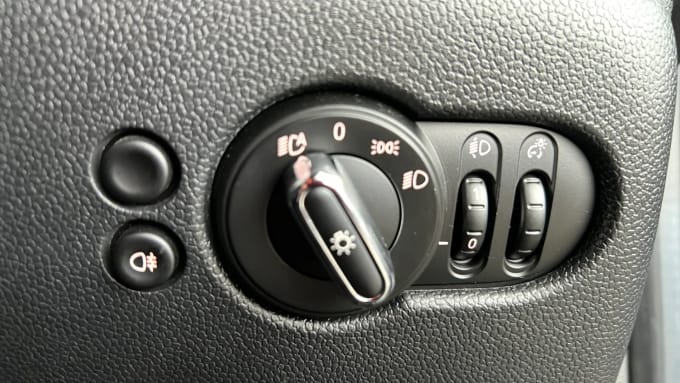 2023 Mini Hatch