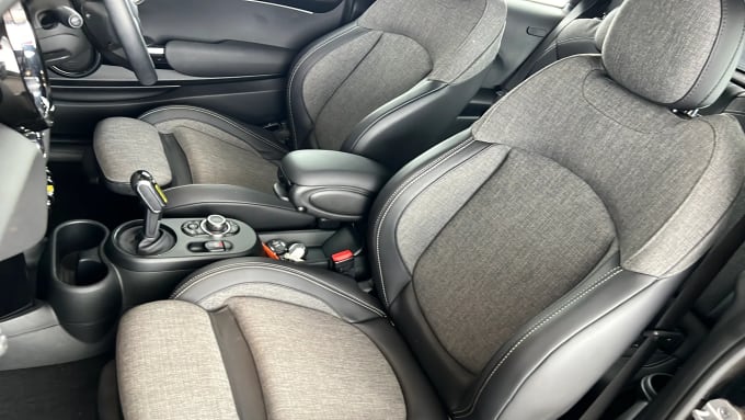 2023 Mini Hatch