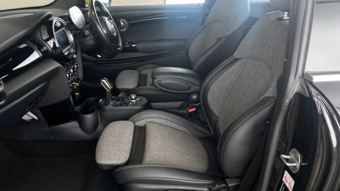 2021 Mini Hatch