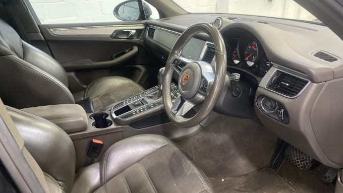 2016 Porsche Macan