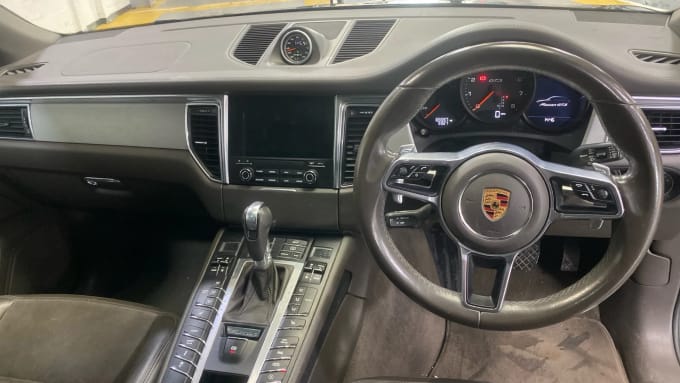 2016 Porsche Macan
