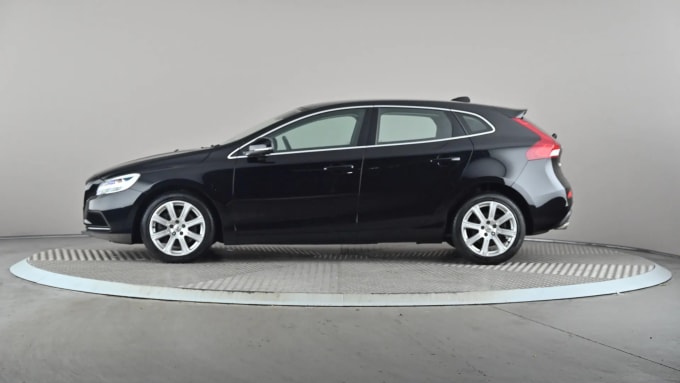 2019 Volvo V40