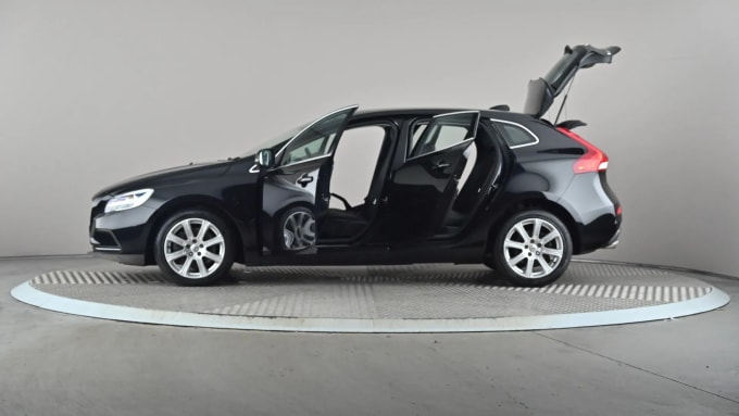 2019 Volvo V40