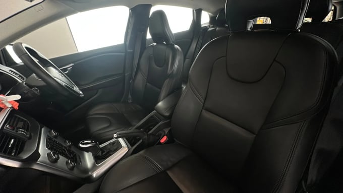2019 Volvo V40