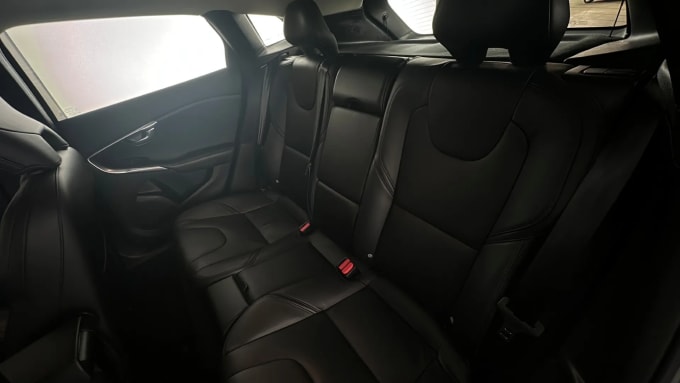 2019 Volvo V40