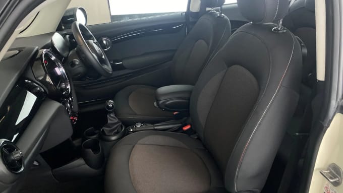 2021 Mini Hatch