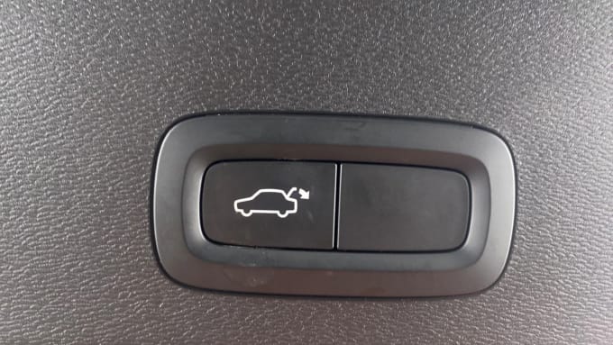 2023 Volvo C40