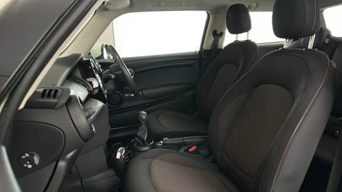 2021 Mini Hatch