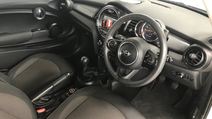 2021 Mini Hatch