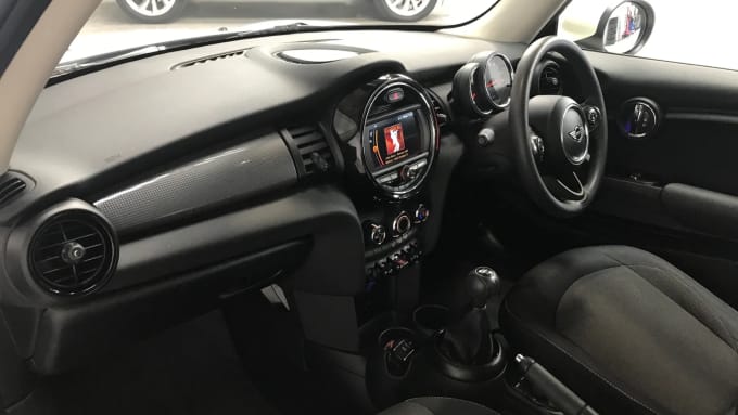 2021 Mini Hatch
