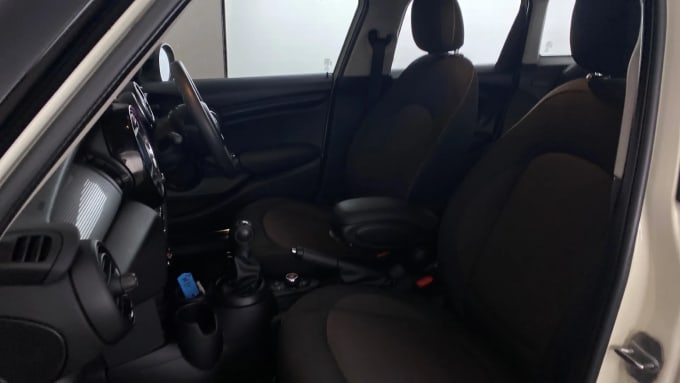 2018 Mini Hatch