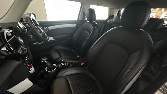 2018 Mini Hatch