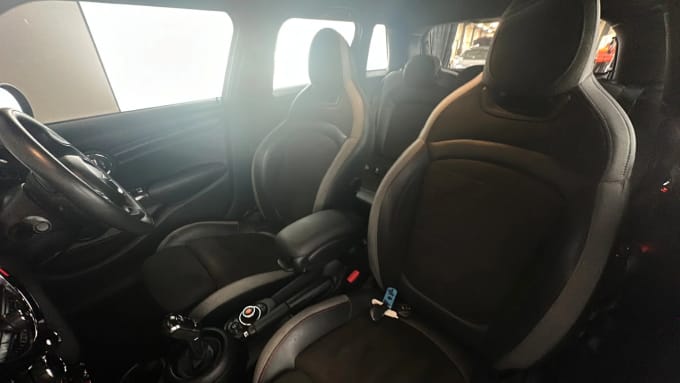2019 Mini Hatch