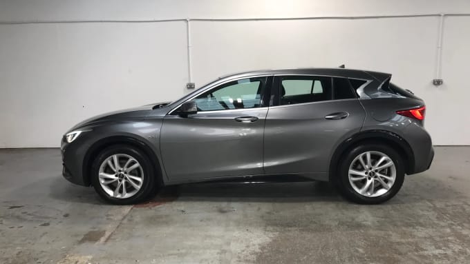 2017 Infiniti Q30