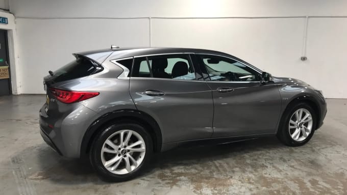 2017 Infiniti Q30