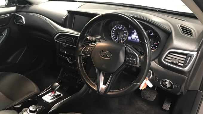 2017 Infiniti Q30