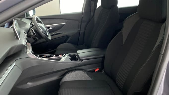 2023 Peugeot 5008