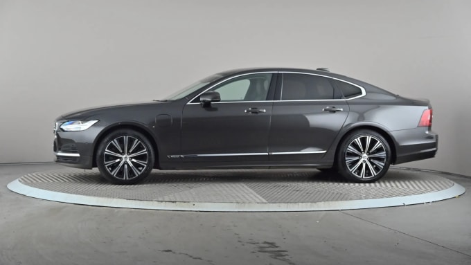 2022 Volvo S90