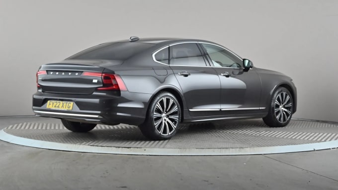 2022 Volvo S90