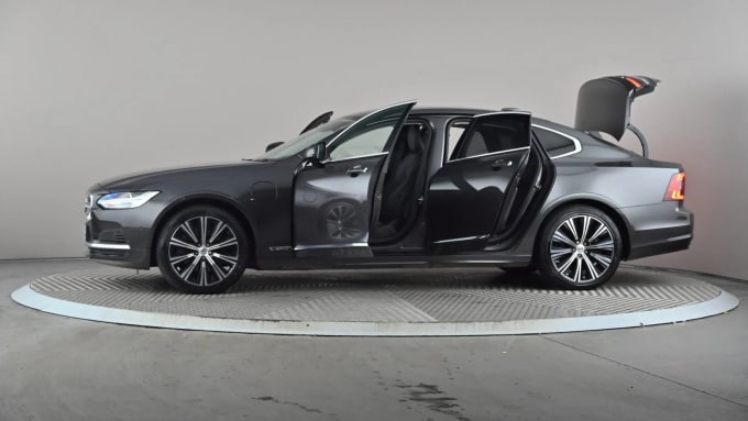 2022 Volvo S90