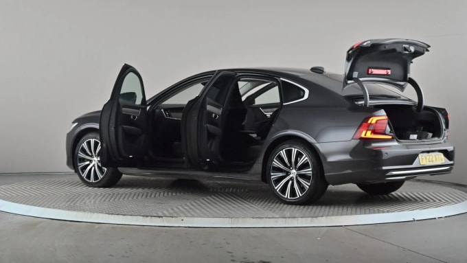 2022 Volvo S90