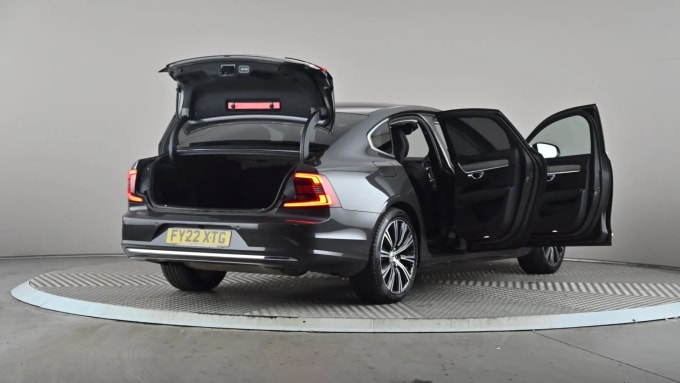2022 Volvo S90