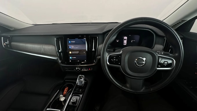 2022 Volvo S90