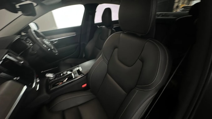 2022 Volvo S90