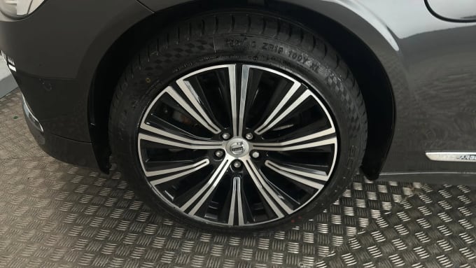 2022 Volvo S90