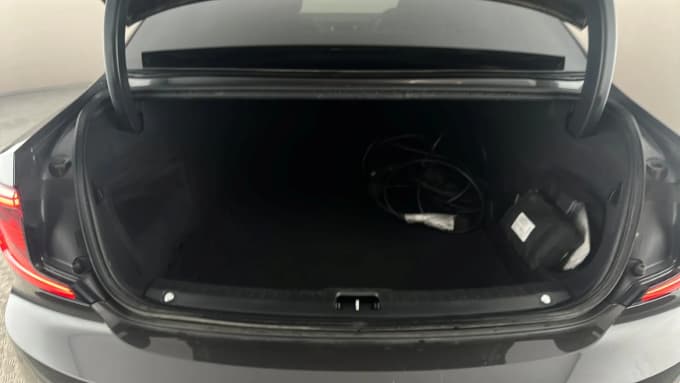 2022 Volvo S90