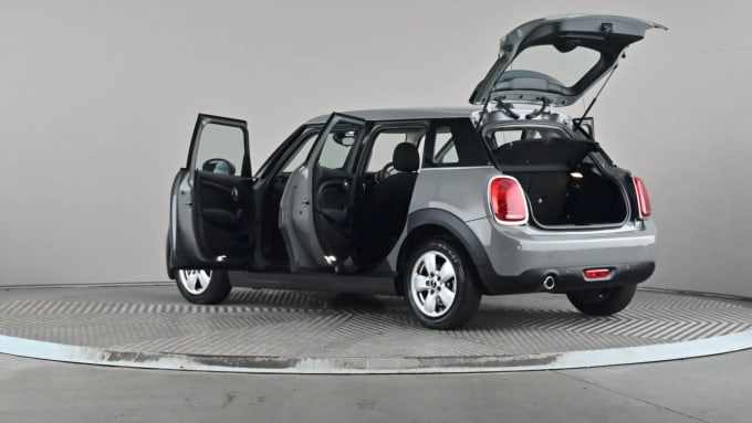 2021 Mini Hatch