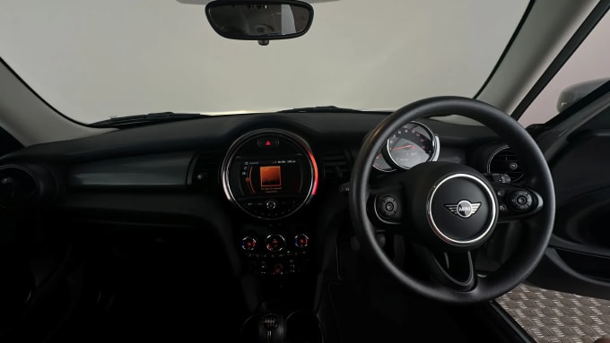 2021 Mini Hatch