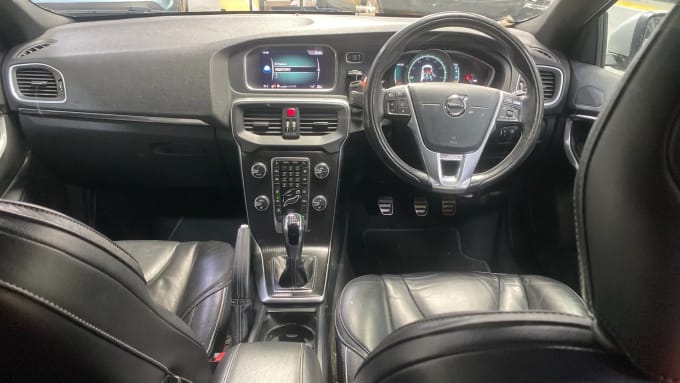 2018 Volvo V40