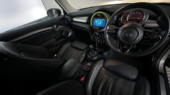 2019 Mini Hatch