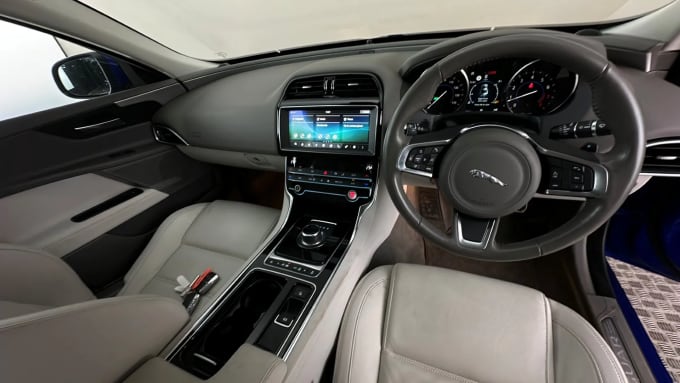 2019 Jaguar Xe