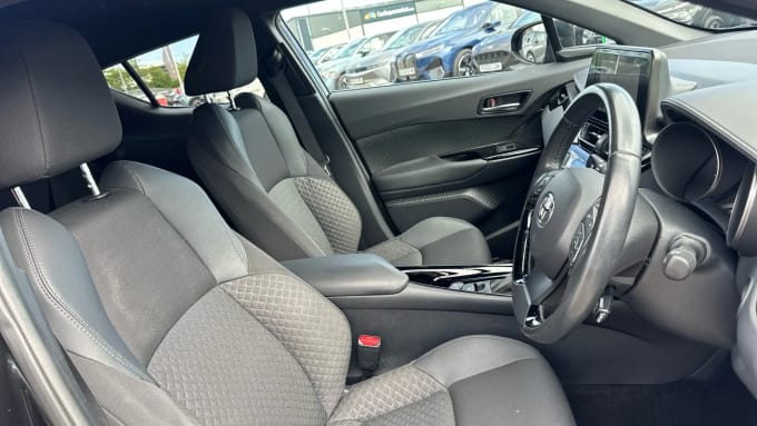 2022 Toyota C-hr